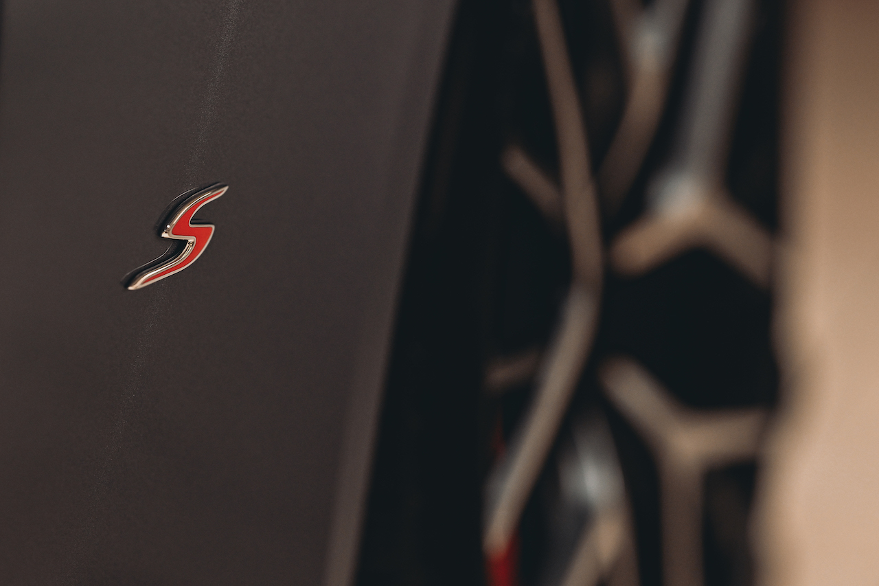 DB12 S (2)